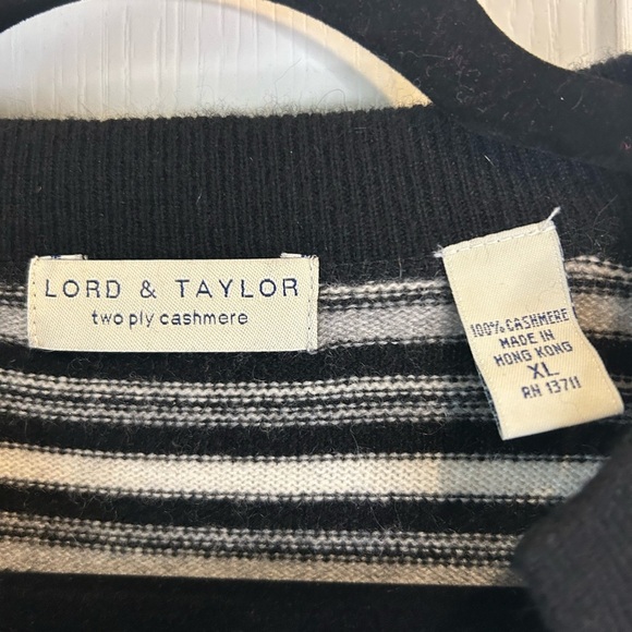 🖤”Lord & Taylor” Women’s Two-Ply 100% Cashmere Black/White/Gray Striped Sweater🩶 - Picture 4 of 10